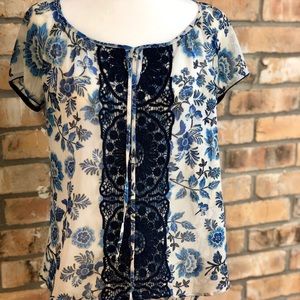 Kut From the Kloth Navy Blue /White Floral Top